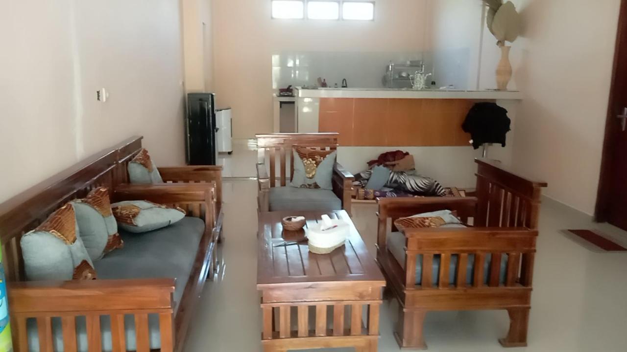 Warm Villas Lombok Kuta  ภายนอก รูปภาพ