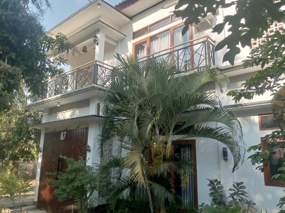 Warm Villas Lombok Kuta  ภายนอก รูปภาพ