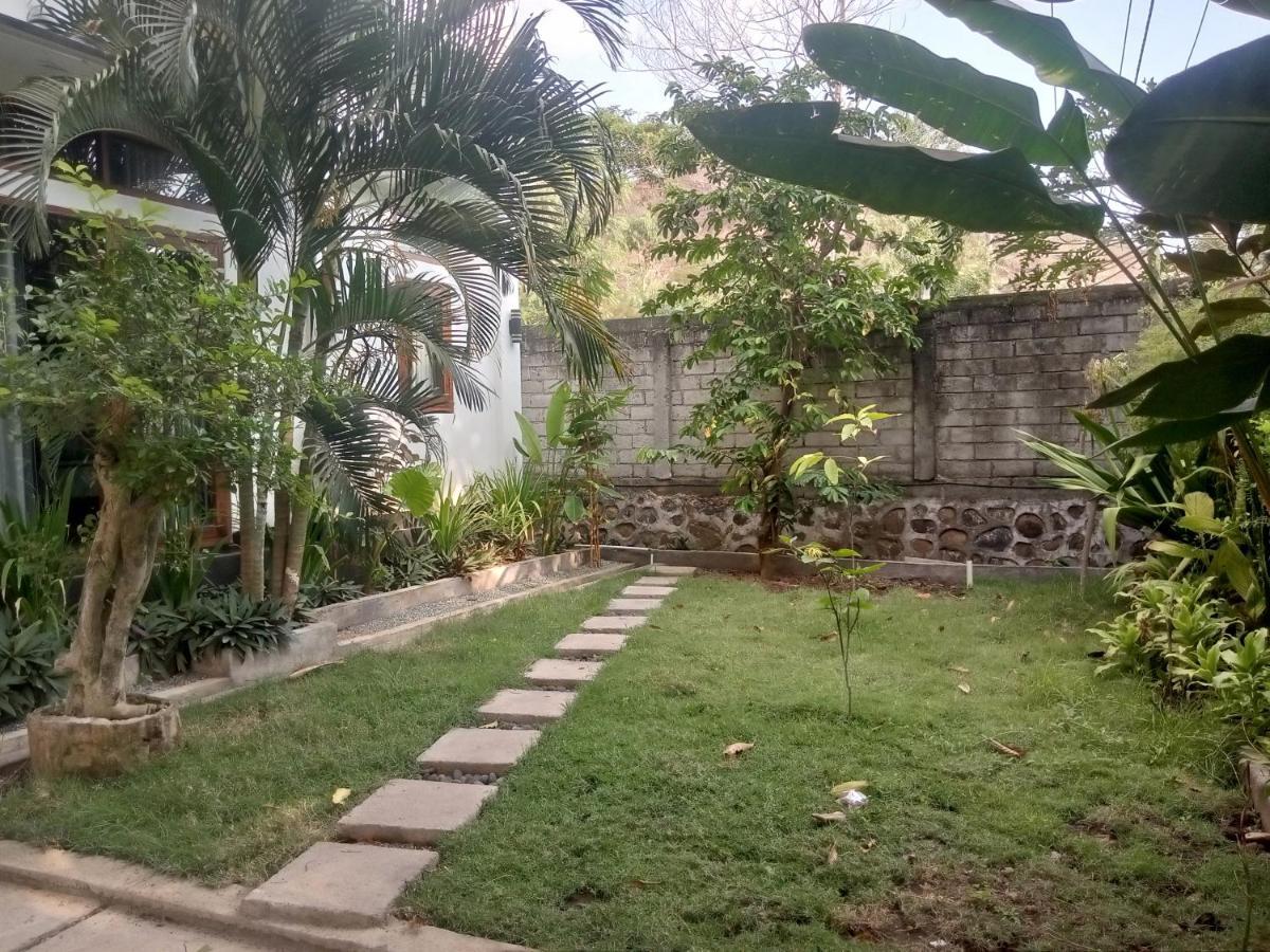 Warm Villas Lombok Kuta  ภายนอก รูปภาพ